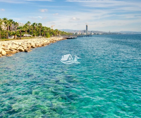 Investiční vila 4+1 s bazénem a pozemkem kousek od Nissi Beach a na splátky ! 